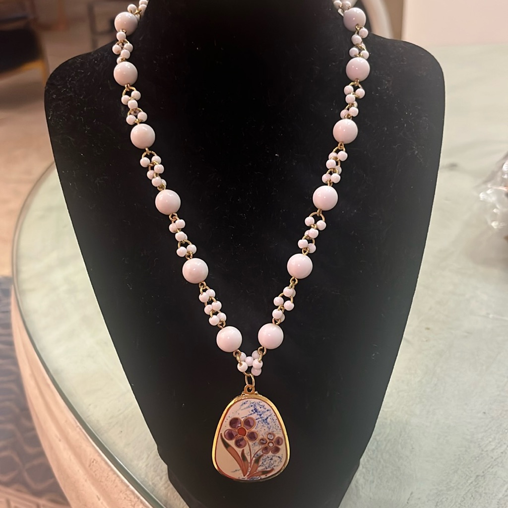 Vtg Pendant On White Beaded Vtg Necklace